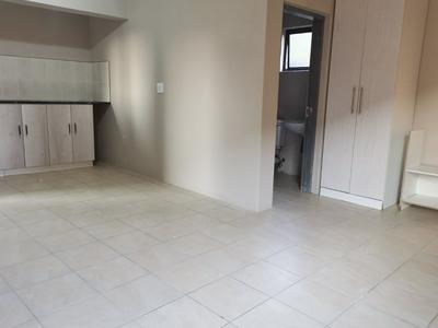 Apartment / Flat For Rent in Meadowlands, Soweto